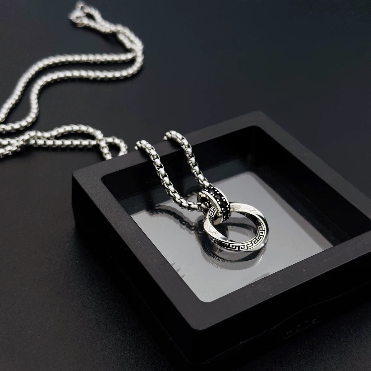 Möbius strip xiang lian high-end fashion hip-hop necklace